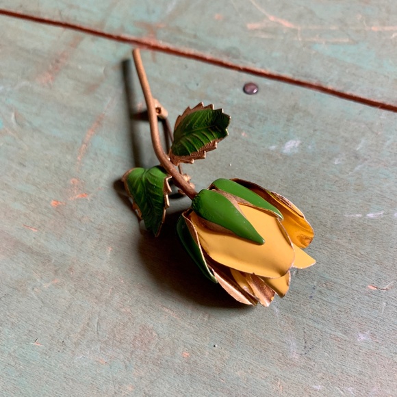 💛💛 Vintage Yellow & Green Enameled Rose Pin - Gorgeous 💛💛 - Picture 3 of 6